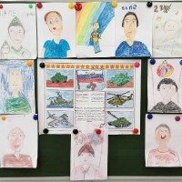 Поздравляем любимых пап и дедушек с 23 февраля!