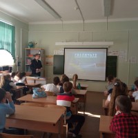 Инспектором ГИБДД проведено занятие по безопасному пересечению проезжей части в темное время суток